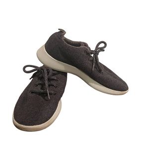 Allbirds merino wool runners. Women’s size 6. Very good condition. Charcoal grey